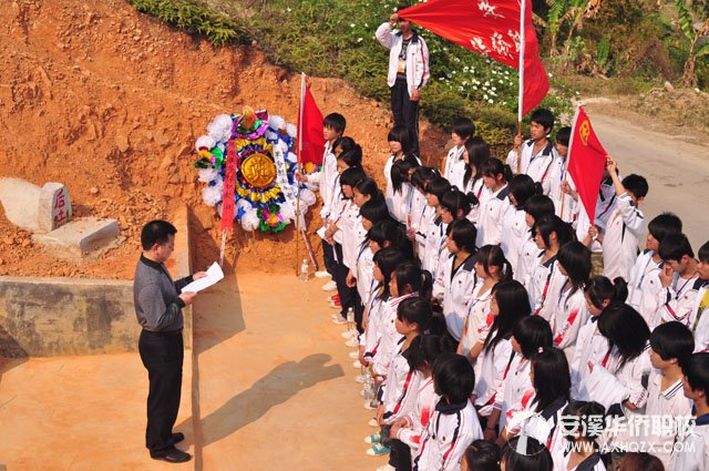 安溪华侨职校林曲尧校长在祭扫烈士墓时讲话